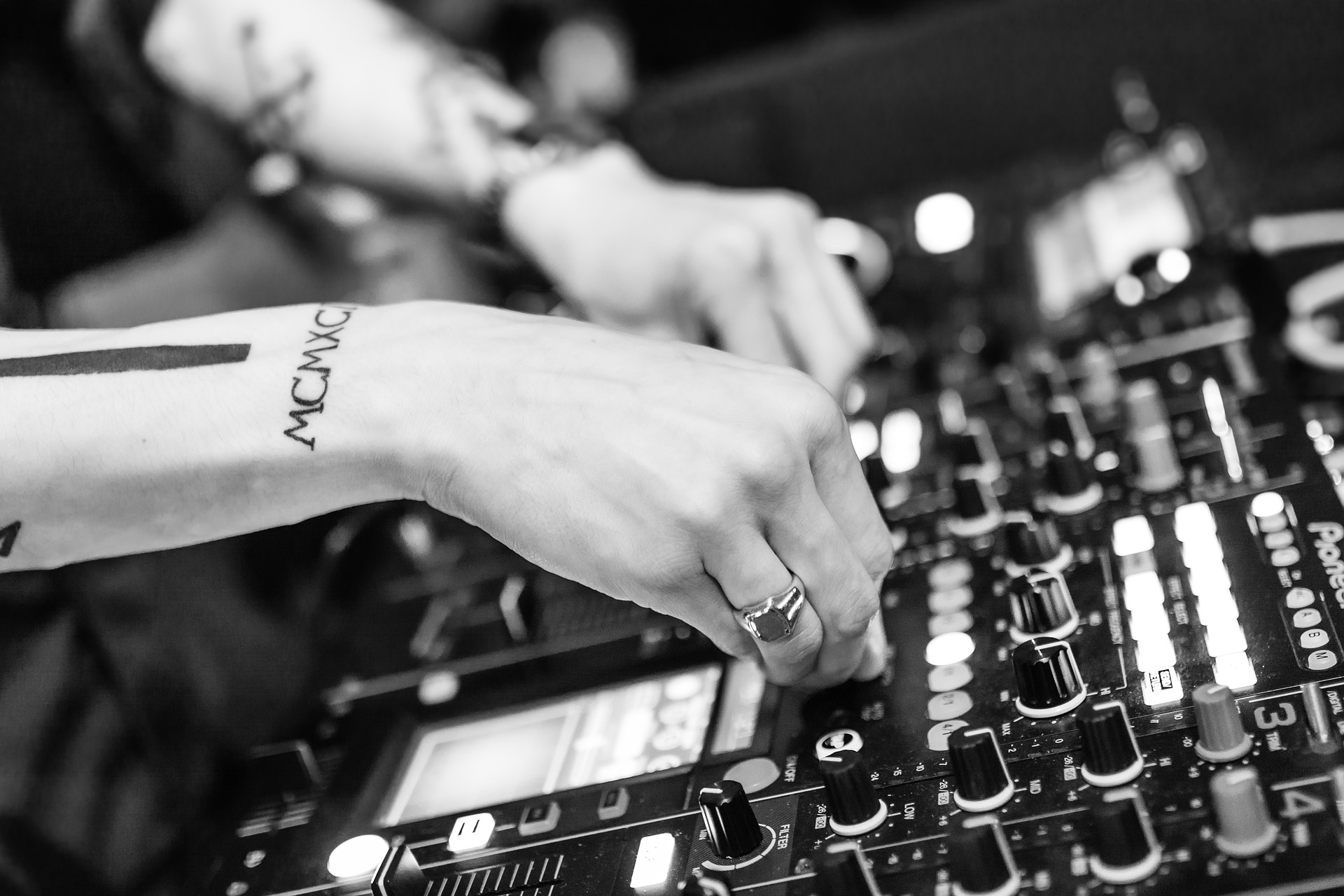 DJ-electronic-music