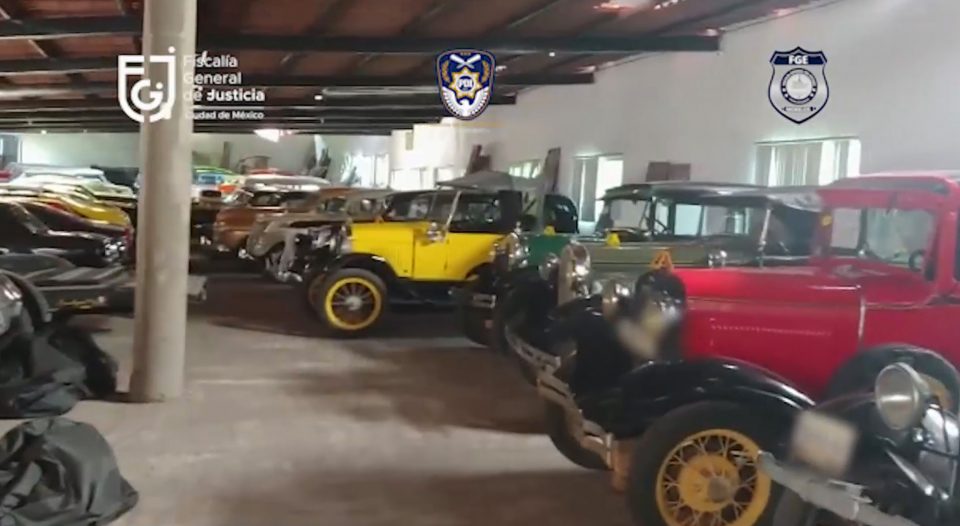 The luxury cars found during home raid. (FGJCDMX /Newsflash)
